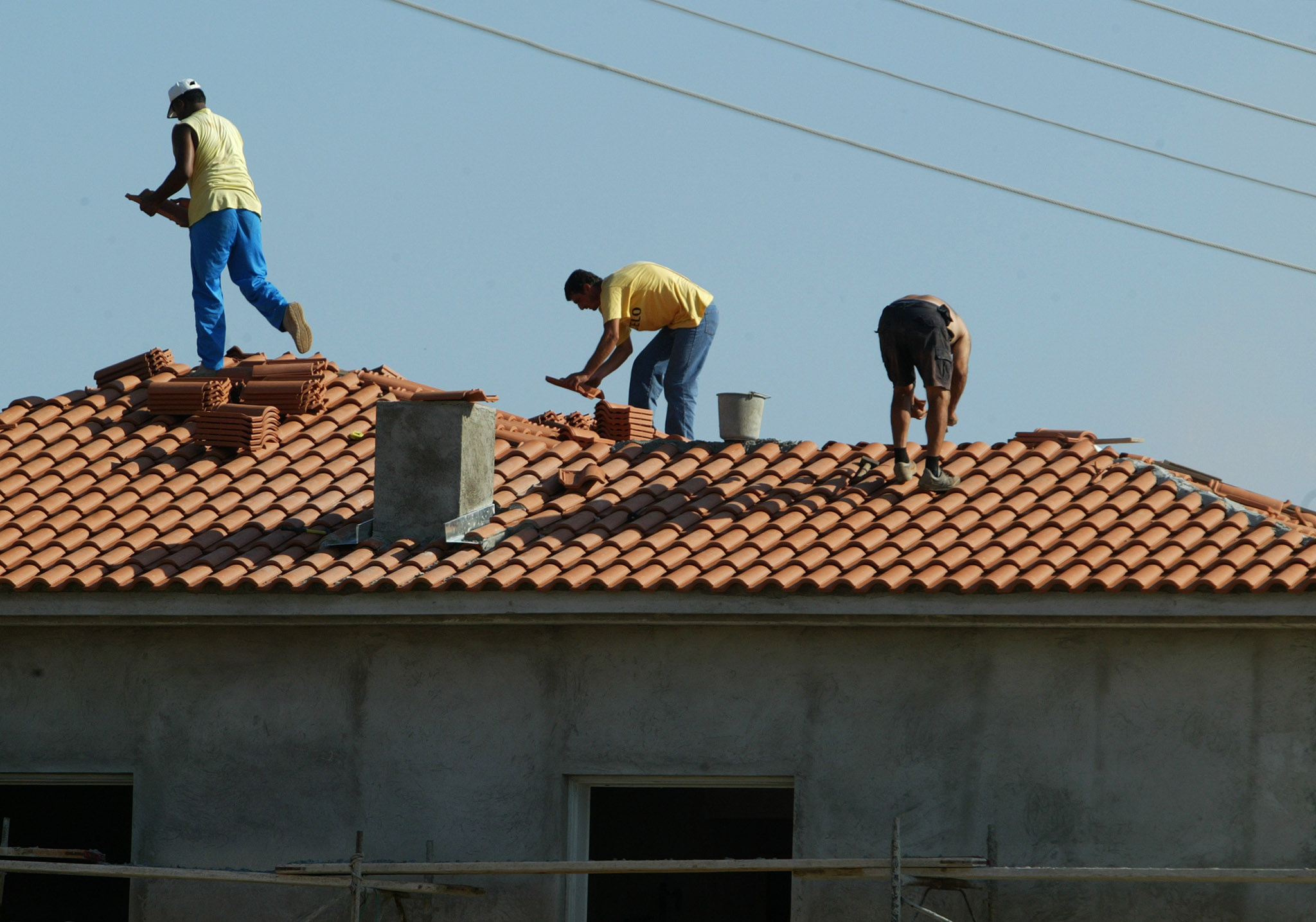 Χειροπέδες σε 25 παράνομους εργάτες σε ανεγειρόμενη οικοδομή στη Λάρνακα