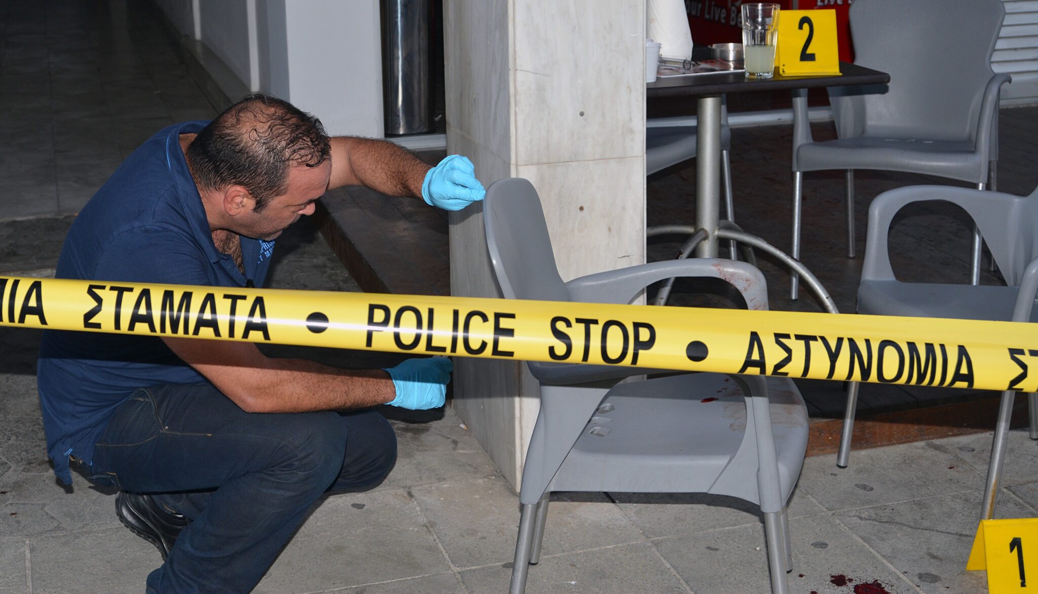 26χρονος μαχαίρωσε την 36χρονη συμβία του και επιτέθηκε στον πατέρα της