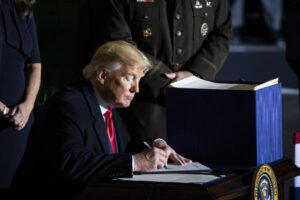 Και με τη "βούλα" Τραμπ EastMed και άρση εμπάργκο πώλησης όπλων προς Κύπρο