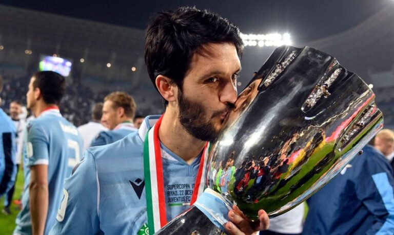 Κι όμως, πέρασαν από έλεγχο το τρόπαιο της Λάτσιο στο αεροδρόμιο (ΒΙΝΤΕΟ)