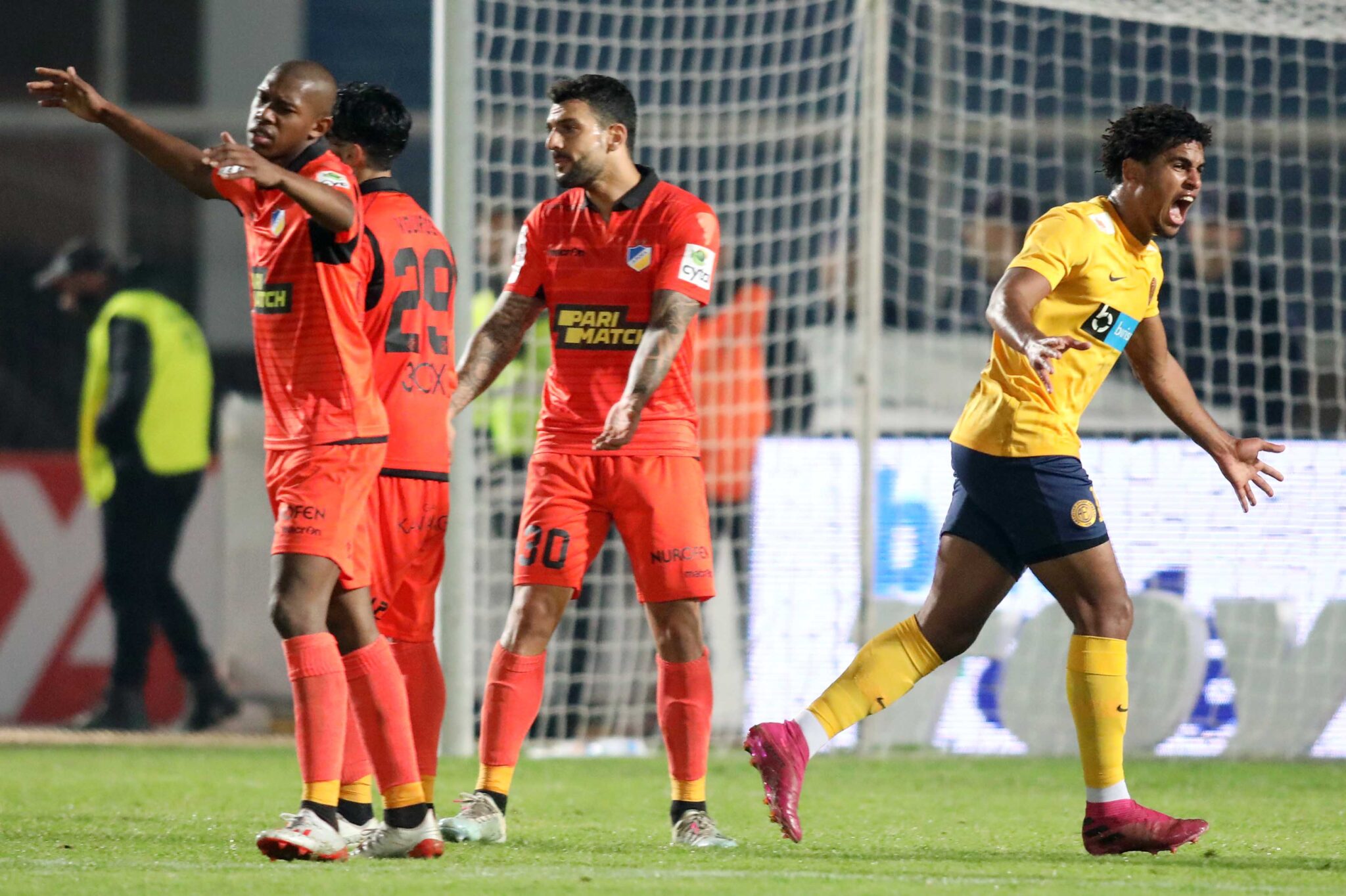 Το έφερε… τούμπα η ΑΕΛ και «πάτησε» τον ΑΠΟΕΛ (ΦΩΤΟ &  ΒΙΝΤΕΟ)