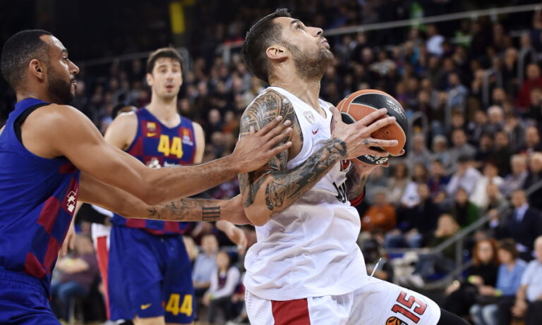 Το πάλεψε για ένα ημίχρονο ο Ολυμπιακός στην Βαρκελώνη