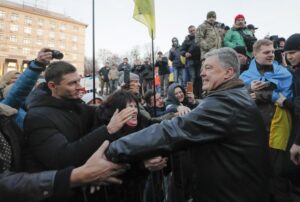 Χιλιάδες διαδηλωτές στο Κίεβο παραμονή της συνάντησης Ζελένσκι-Πούτιν