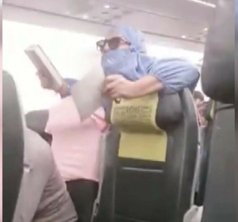 Φόρεσε μπούρκα και απειλούσε ότι θα ανατινάξει το αεροσκάφος (ΒΙΝΤΕΟ&ΦΩΤΟ)