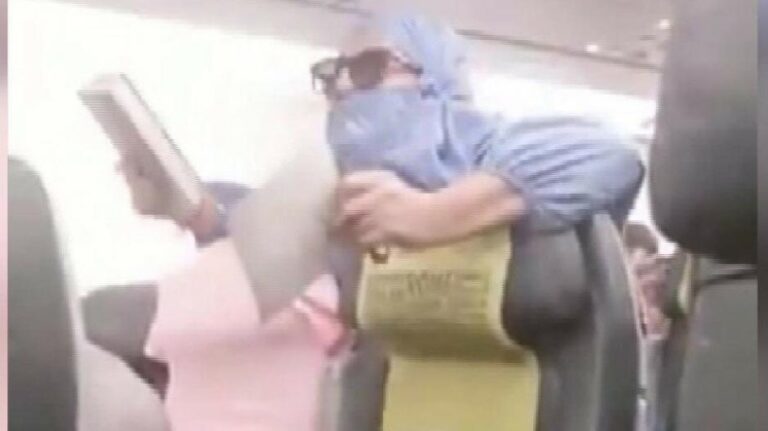 Αντιμέτωπη με 10 χρόνια φυλάκιση η γυναίκα που απείλησε να ανατινάξει αεροσκάφος