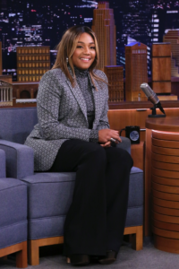 Η TIFFANY HADDISH ΦΟΡΕΣΕ ΤΟΜΜΥΧΖΕΝDΑΥΑ ΣΤΟ THE TONIGHT SHOW ME ΤΟΝ JIMMY FALLON