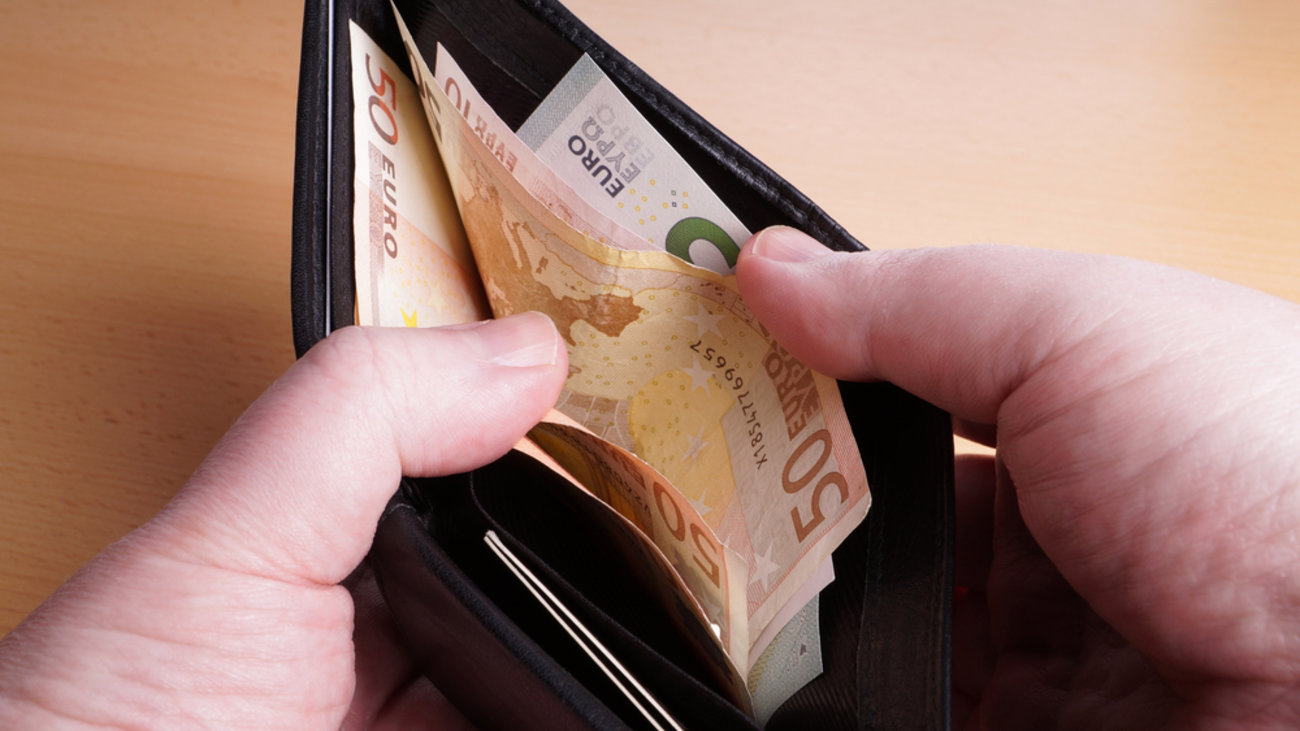 Μπήκε στο σπίτι του ενώ κοιμόταν, άρπαξε το πορτοφόλι του και εξαφανίστηκε