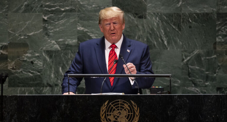 Τραμπ: Ζητά από την Παγκόσμια Τράπεζα να κόψει τα δάνεια στην Κίνα