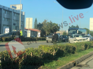 Μποτιλιάρισμα από εκτροπή αυτοκινήτου κοντά στην Αραδίππου (ΦΩΤΟ)