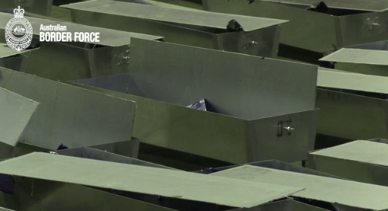 Διπλό πάτο είχαν οι φουκούδες που "έκρυβαν" τα 645 κιλά ναρκωτικά (ΒΙΝΤΕΟ)