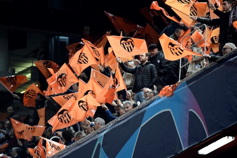 Βρήκε και τιμώρησε οπαδό της για ρίψη αντικειμένου η Βαλένθια