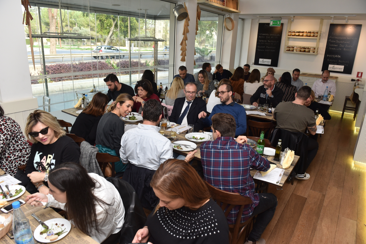 Το Ελληνικό Ουζομεζεδοπωλείο παρουσίασε τα νέα του πιάτα