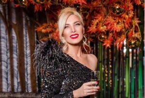 Κατερίνα Καινούργιου: Ποζάρει με σέξι μπικίνι στη παραλία και υποδέχεται το 2020