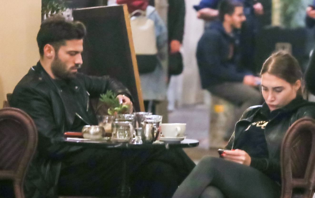 Kωνσταντίνος Αργυρός: Βόλτα με την…κούκλα φίλη του στο κέντρο της Αθήνας(ΦΩΤΟ)