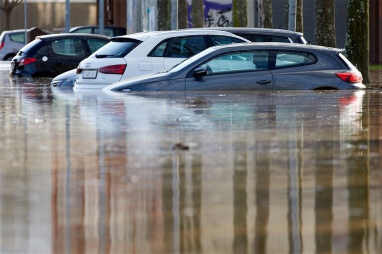 "Πνίγεται" η Ισπανία λόγω της σφοδρής καταιγίδας "Γκλόρια" (ΒΙΝΤΕΟ)