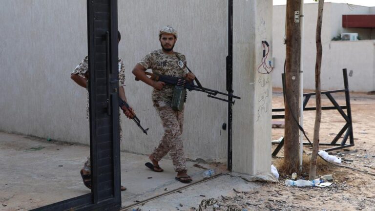 Μακελειό στη Λιβύη: 28 νεκροί και δεκάδες τραυματίες σε αεροπορική επιδρομή