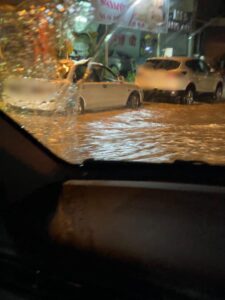 Τι άφησαν πίσω τους οι έντονες βροχοπτώσεις των προηγούμενων ωρών; (ΒΙΝΤΕΟ)