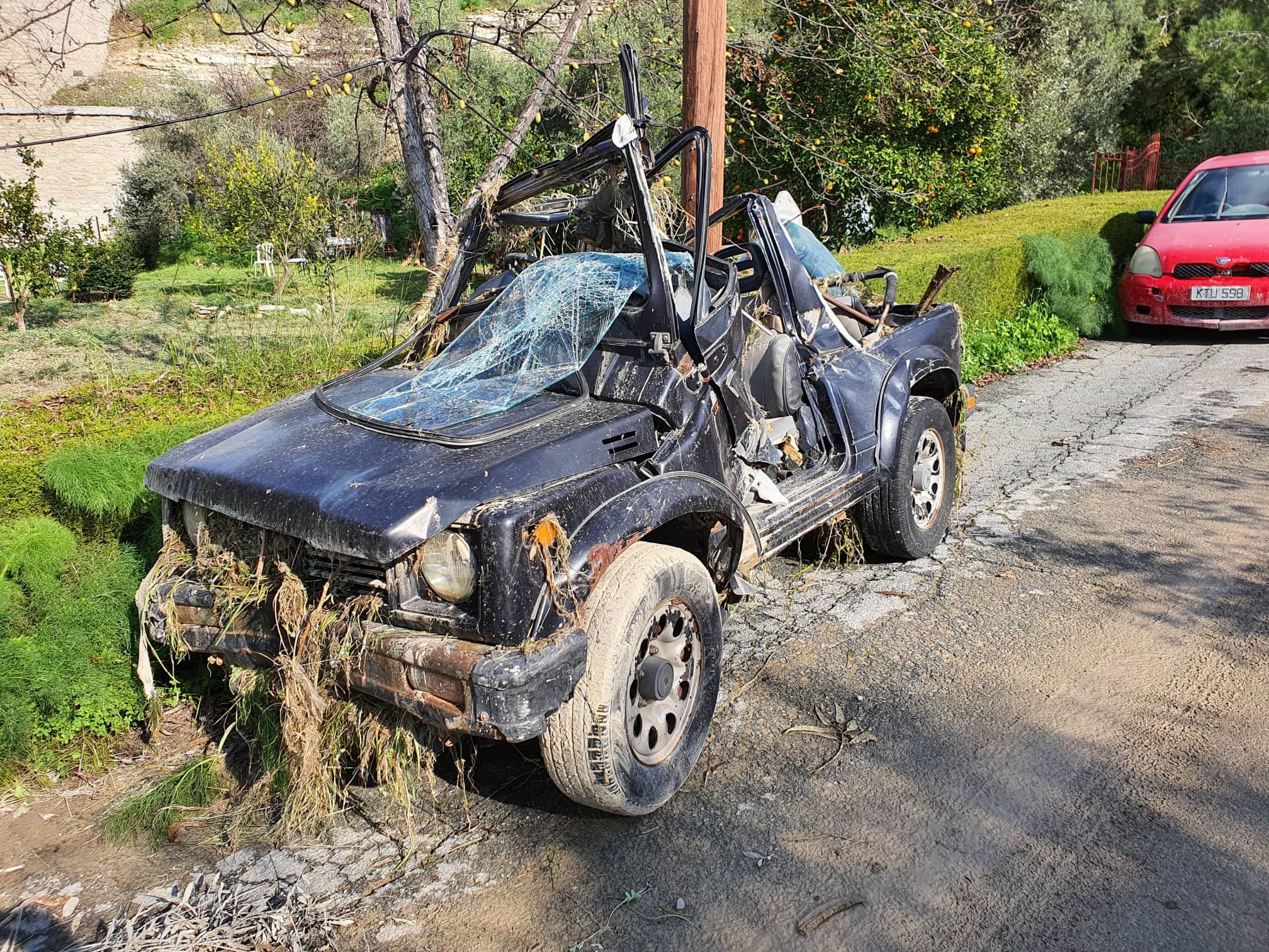 Κατέγραψαν σπίτια και περιμένουν για αυτοκίνητα οι κάτοικοι Καλαβασού (ΒΙΝΤΕΟ)