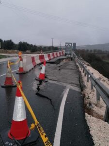 Καθίζηση οδοστρώματος στην Πάφο λόγω της κακοκαιρίας