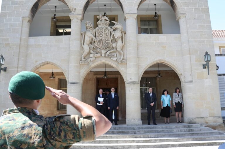 Οι Κύπριοι απαντούν: "Θα ψήφιζες ή όχι γυναίκα για ΠτΔ;" (ΒΙΝΤΕΟ)