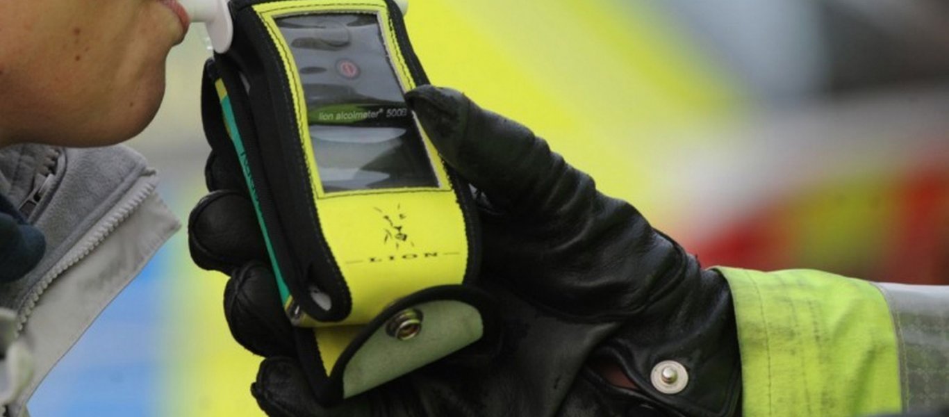 Χειροπέδες σε 24χρονο που οδηγούσε μεθυσμένος με μεγάλη ταχύτητα