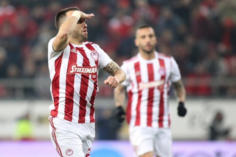 Νίκη και… παραμονή στην κορυφή για τον Ολυμπιακό