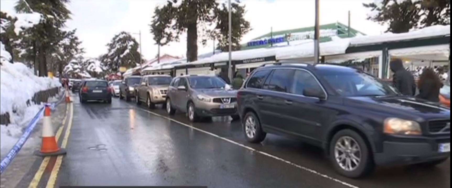 Ουρές χιλιομέτρων τα αυτοκίνητα για το Τρόοδος (ΒΙΝΤΕΟ)