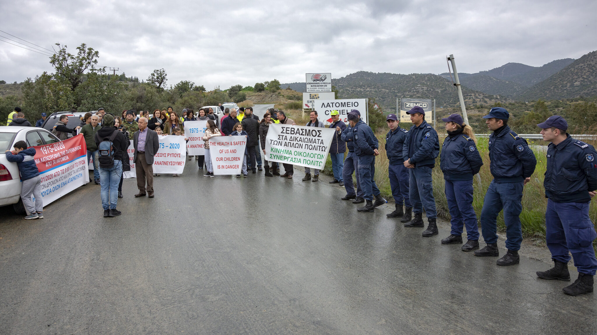 Στους δρόμους βγήκαν οι κάτοικοι της Παρεκκλησιάς για τα λατομεία (ΒΙΝΤΕΟ)