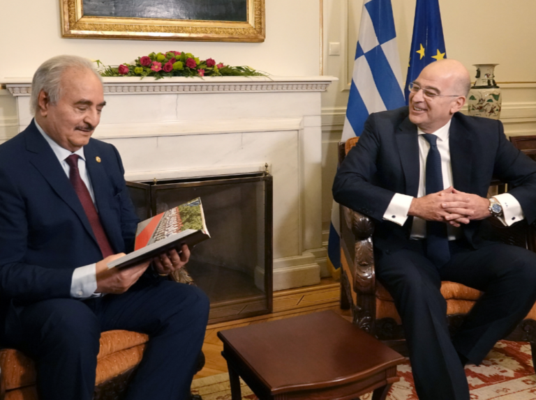 Δένδιας σε Χαφτάρ: «Η Ελλάδα έτοιμη να στηρίξει με δυνάμεις τη Λιβύη»