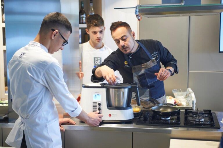 ΝΟΣΤΙΜΕΣ ΣΠΙΤΙΚΕΣ ΠΙΤΕΣ ΑΠΟ ΤΗ LIDL FOOD ACADEMY