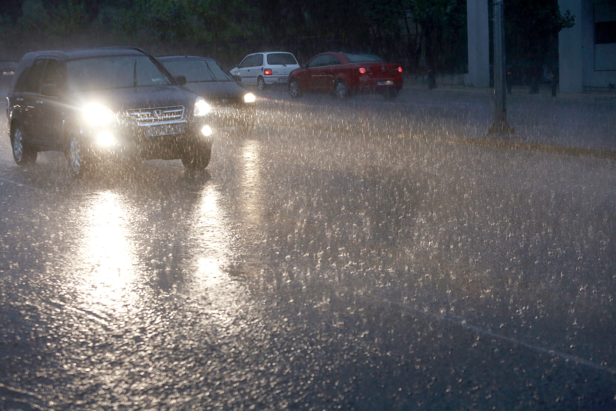 Πτώση θερμοκρασίας, βροχές και καταιγίδες προβλέπει η Μετεωρολογική