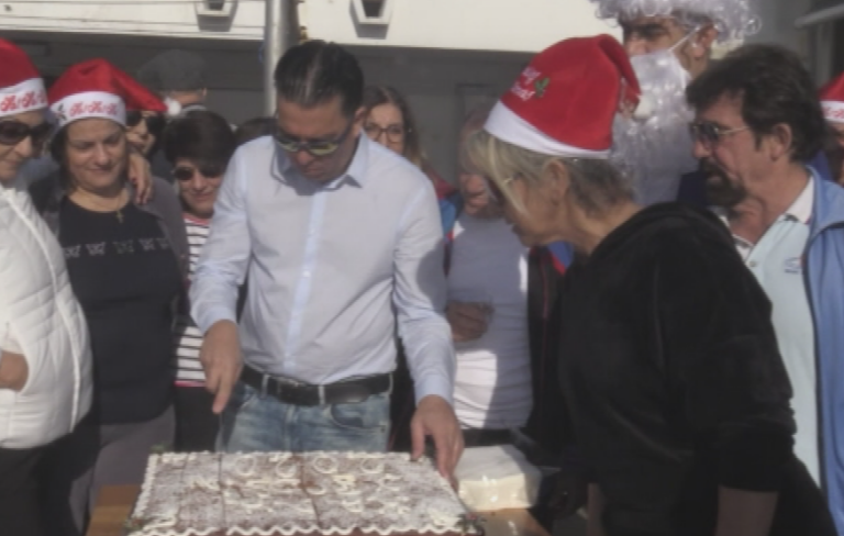 Αψήφισαν το κρύο κι έκαναν την πρώτη βουτιά της χρονιάς σε Λεμεσό και Πάφο (VID)