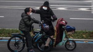 Στους 213 οι νεκροί από τον κορωνοϊό ενώ έχει σημάνει συναγερμός στο παγκόσμιο