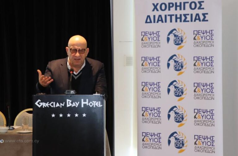 Τα λέει με τους διαιτητές ο Κούμας για ξένους ρεφ