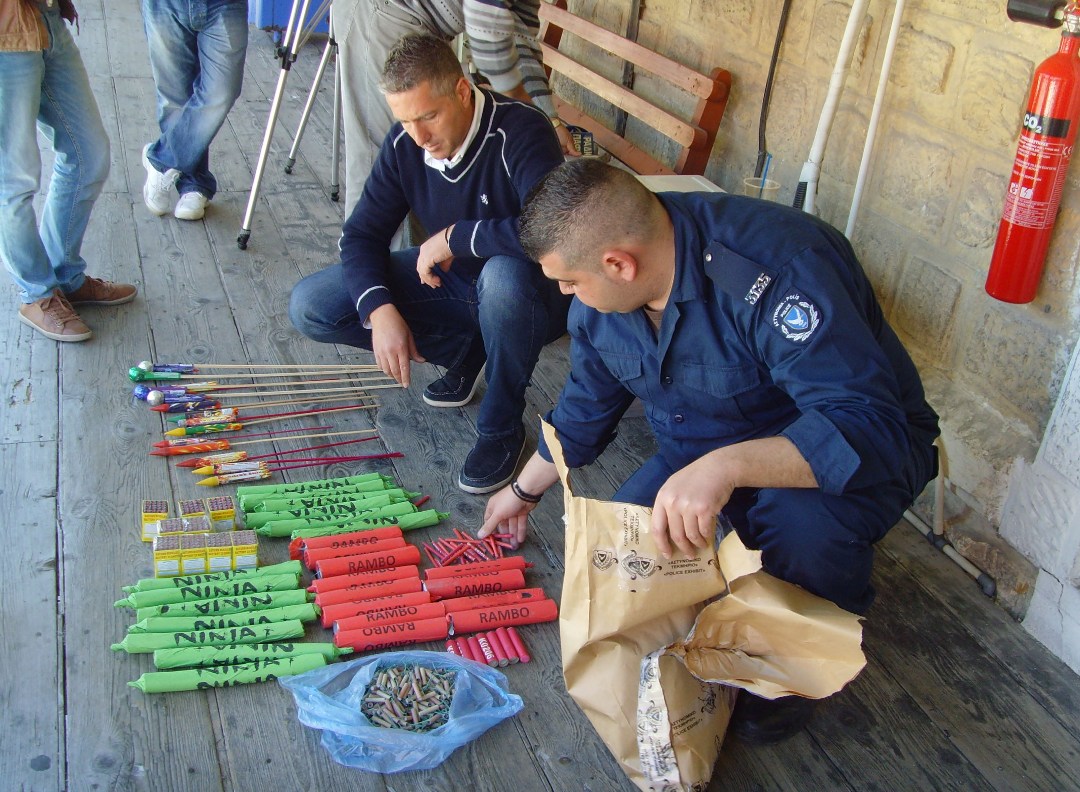 Φορτωμένοι με χιλιάδες κροτίδες δυο 19χρονοι στη Λευκωσία