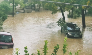 Συναγερμός στην Πυροσβεστική για τον εγκλωβισμό οδηγών στη Γερμασόγεια