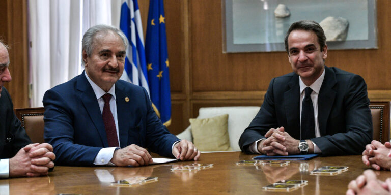 Ο Χαφτάρ στη Βουλή των Ελλήνων: «Είμαστε φιλειρηνιστές»