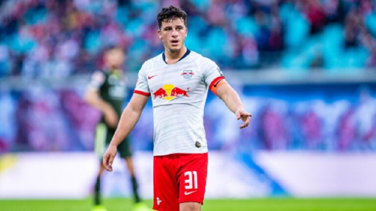 Στη Νάπολι ο Ντέμε