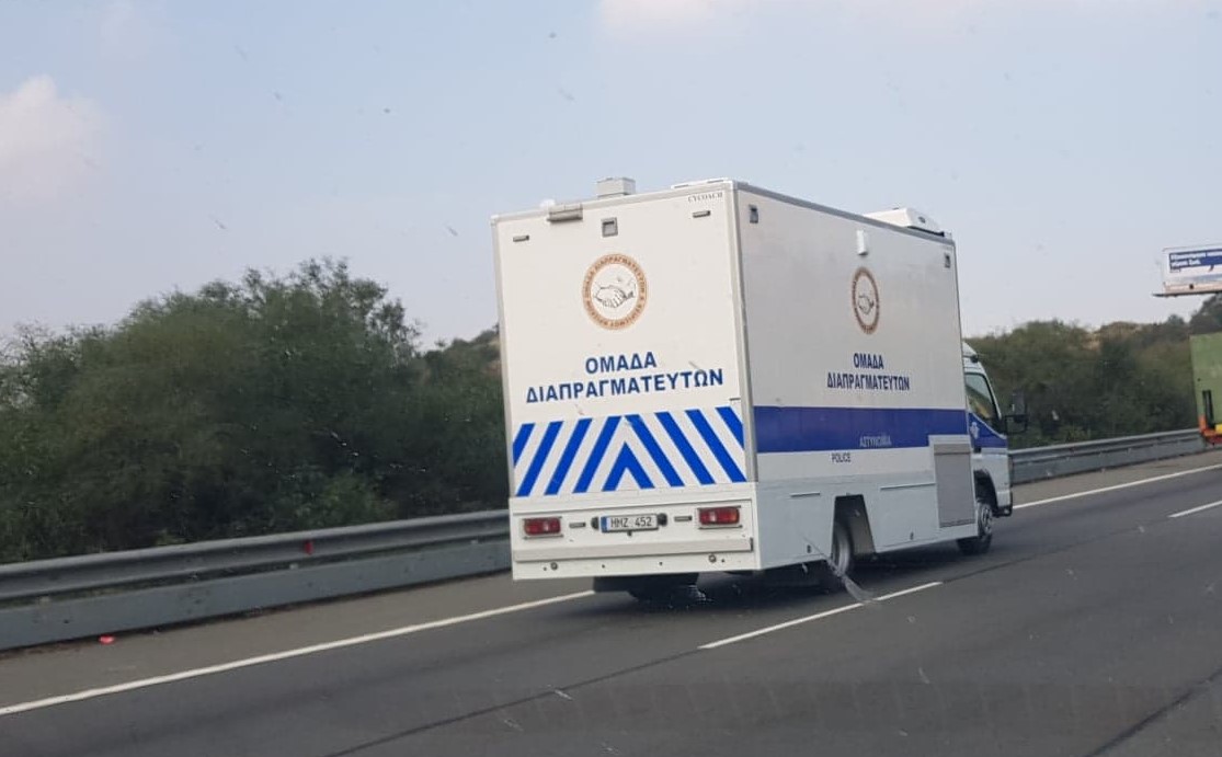 Παραδόθηκε στην Αστυνομία η 55χρονη μητέρα που ταμπουρώθηκε με τα παιδιά της