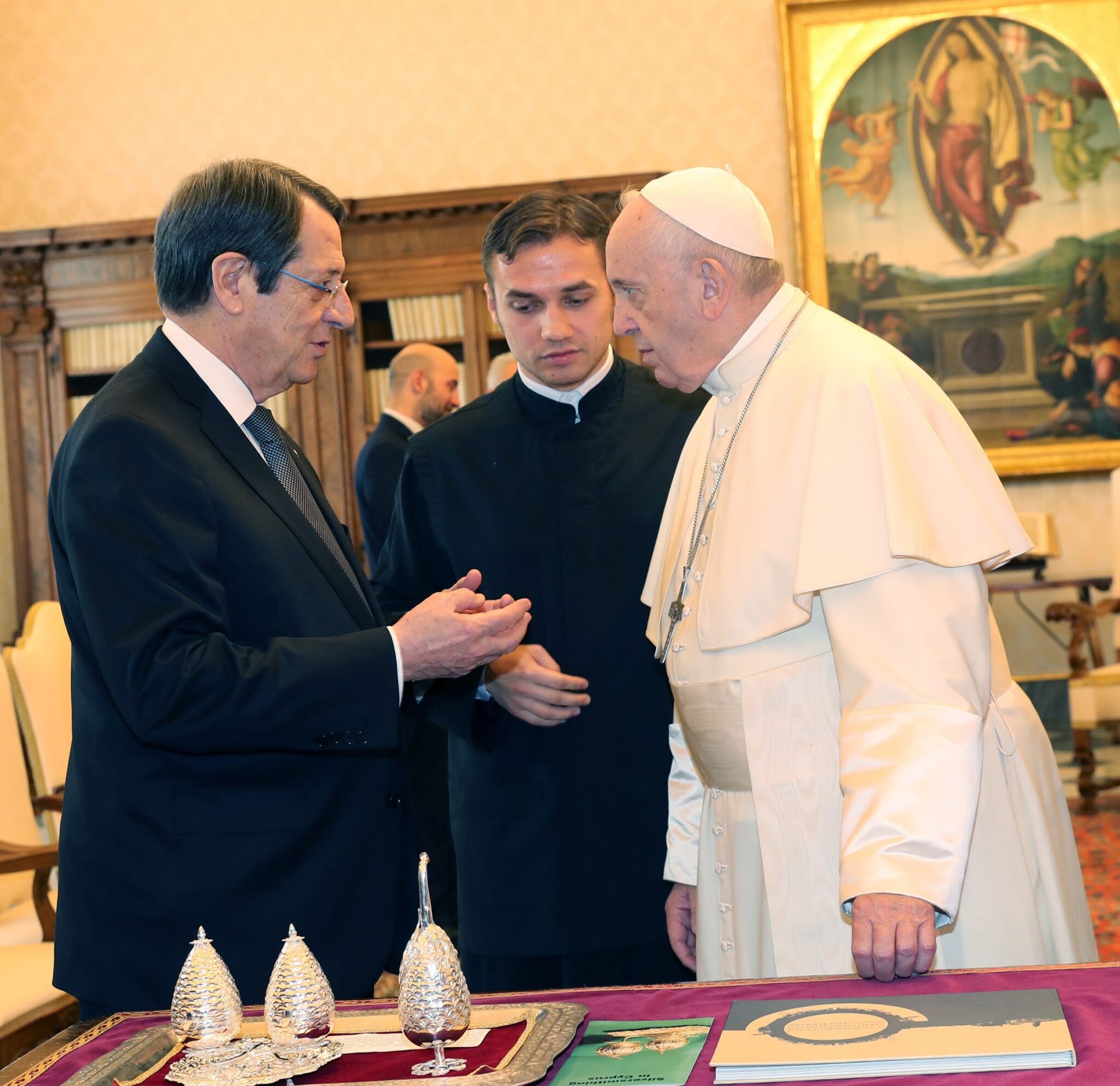 Στηρίζει τις προσπάθειες για λύση του Κυπριακού ο Πάπας Φραγκίσκος (BINTEO)