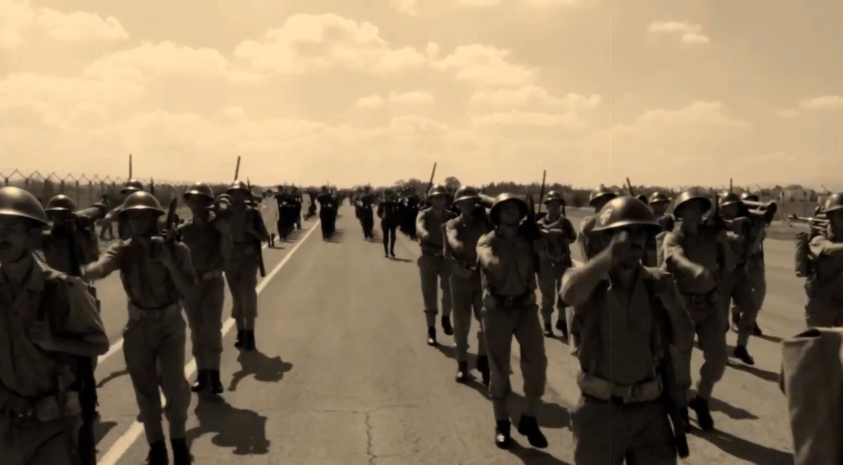 Μήπως έχετε στρατιωτικές στολές και παράσημα από προηγούμενες δεκαετίες; (VID)