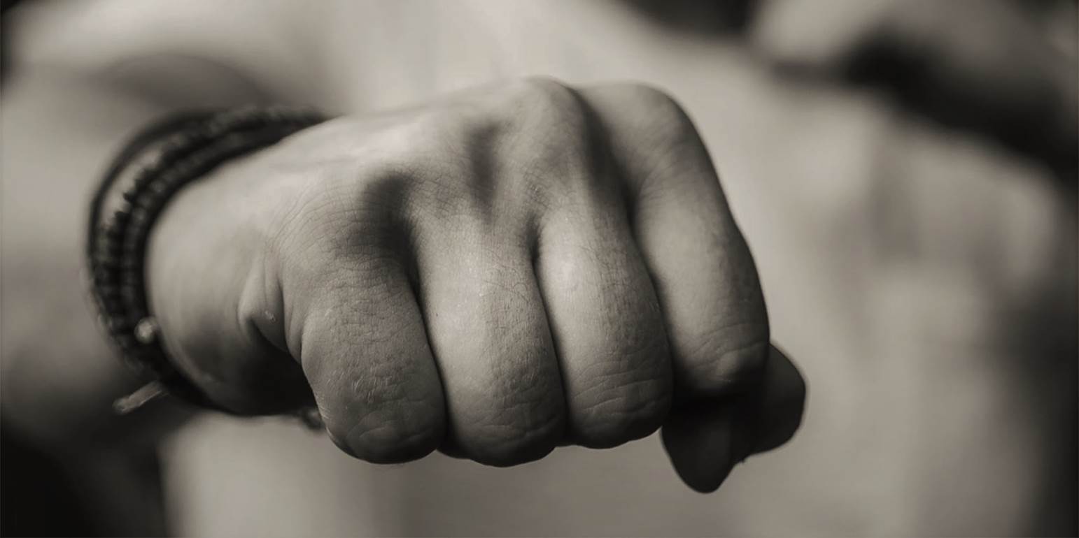 Αυτόν καταζητούν οι Αρχές για υπόθεση ξυλοδαρμού, απειλών και ψυχολογικής βίας