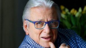 Κώστας Βουτσάς: Διασωληνωμένος και σε κρίσιμη κατάσταση στην εντατική