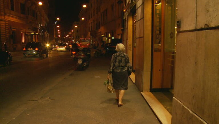 Tην βρήκαν ξημερώματα να περιφέρεται στους δρόμους και σε κατάσταση σύγχυσης