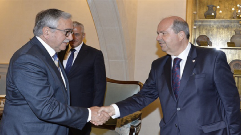 Aκιντζί VS Τατάρ: Ποιός προηγείται στις δημοσκοπήσεις για το "χρίσμα";