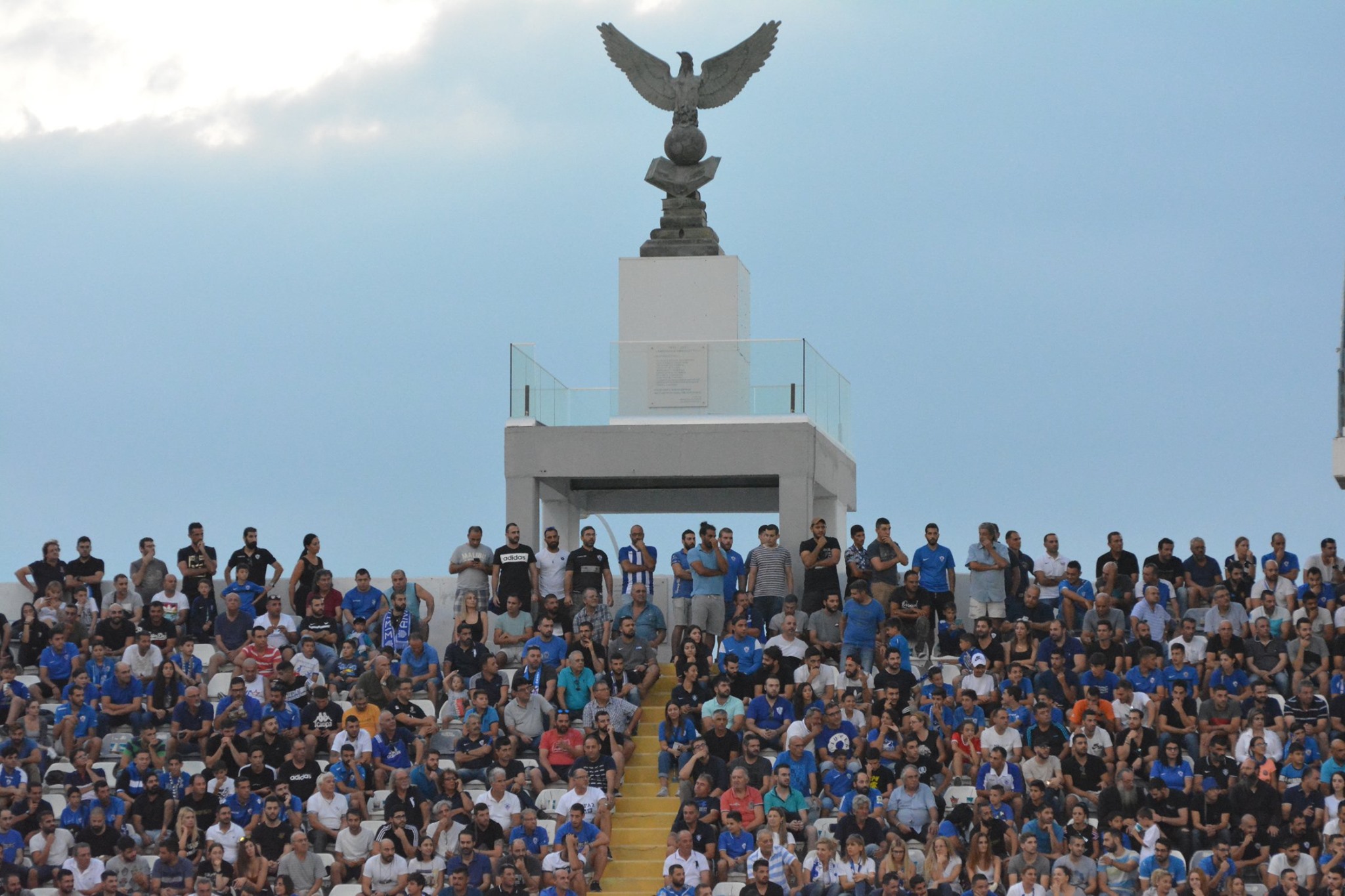 «Περήφανε Ανορθωσιάτη  αψήφησε το κρύο»