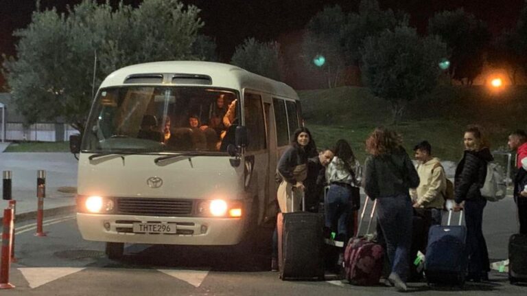 Μαθήματα εξ αποστάσεως για τα δώδεκα παιδιά που έφθασαν από το Μιλάνο (ΒΙΝΤΕΟ)