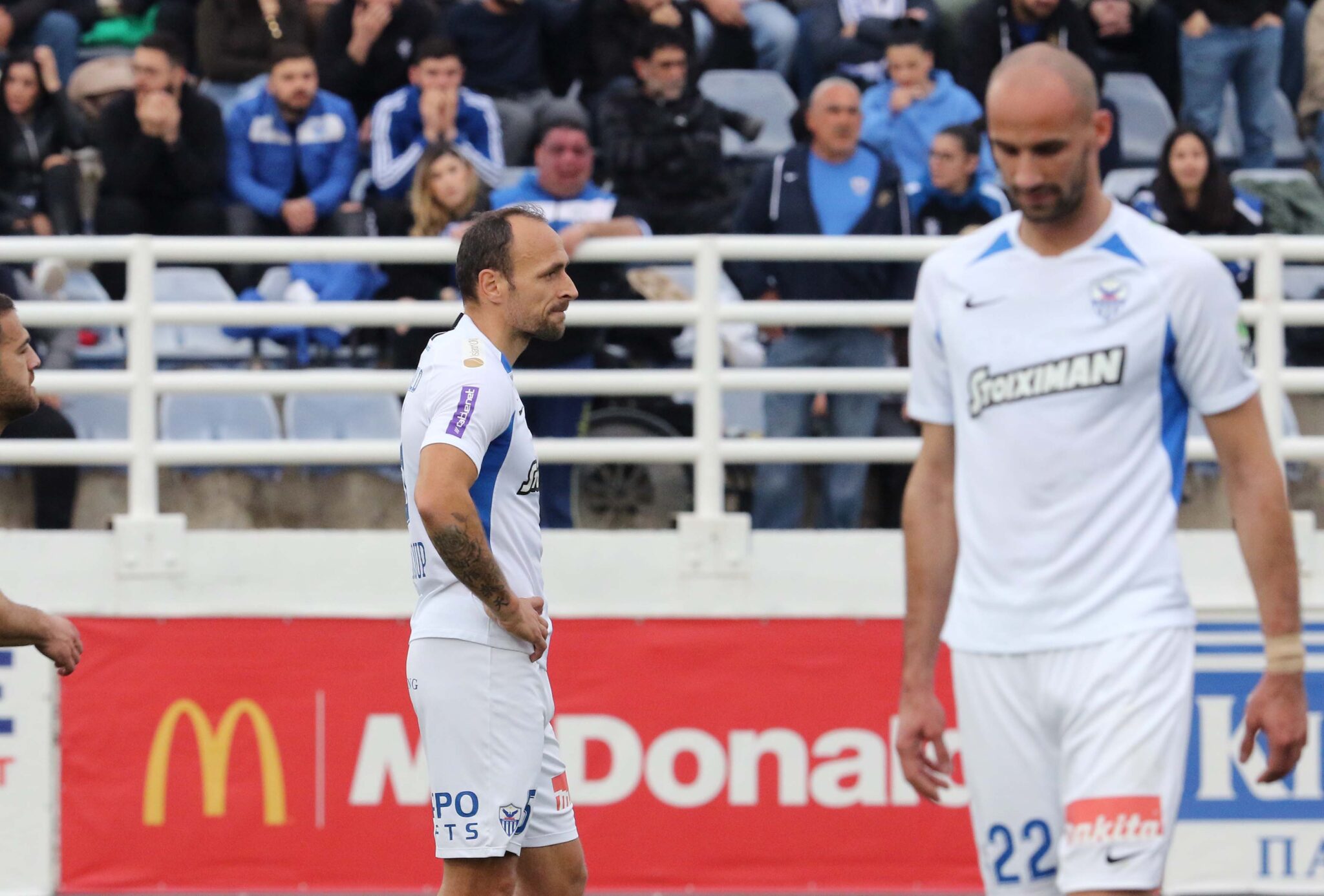 Μαζεύει τα κομμάτια της και βλέπει τον επαναληπτικό…