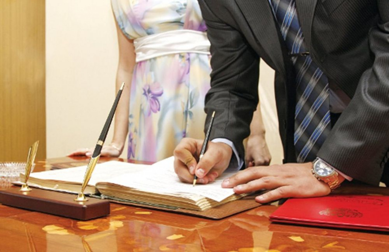 Νέα μέτρα για εικονικούς γάμους μετά τα παράπονα Ρουμανίας και Πορτογαλίας (VID)