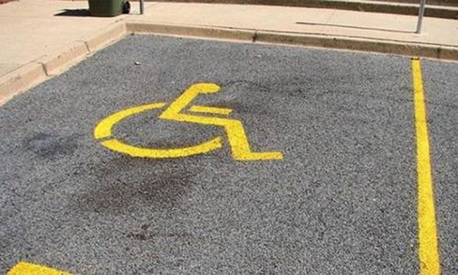 Διαδικτυακή εκστρατεία κατά της παράνομης στάθμευσης στα πεζοδρόμια (ΒΙΝΤΕΟ)